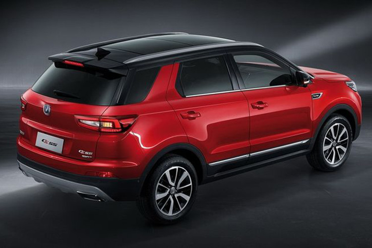 Trước đó, Changan CS55 từng lập kỷ lục Guinness cho một cuộc diễu hành lớn nhất của những chiếc xe tự lái. 55 chiếc SUV Changan CS55 tự lái và tạo thành 1 đoàn xe di chuyển với tốc độ 30 km/h trong 9 phút 7 giây để hoàn thành quãng đường dài 3,2 km. Mỗi chiếc cách nhau không quá 2 thân xe, gần hơn so với điều kiện tiêu chuẩn.