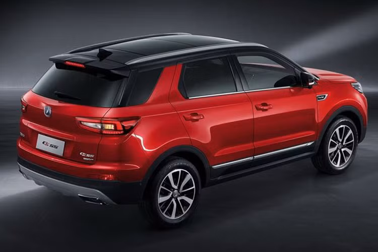 Trước đó, Changan CS55 từng lập kỷ lục Guinness cho một cuộc diễu hành lớn nhất của những chiếc xe tự lái. 55 chiếc SUV Changan CS55 tự lái và tạo thành 1 đoàn xe di chuyển với tốc độ 30 km/h trong 9 phút 7 giây để hoàn thành quãng đường dài 3,2 km. Mỗi chiếc cách nhau không quá 2 thân xe, gần hơn so với điều kiện tiêu chuẩn.