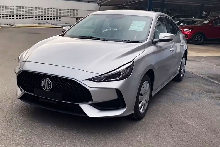 MG5 tại Việt Nam bán ra từ đầu năm 2022 và nhanh chóng thu hút được sự quan tâm lớn từ phía người tiêu dùng. Tuy nhiên, hãng mới chỉ chào hàng bản cao cấp với giá 759 triệu đồng, đây được xem là mẫu sedan C tràn ngập công nghệ của thương hiệu Trung Quốc.