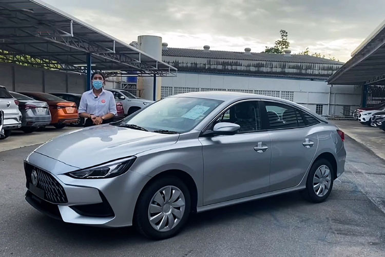 Nằm trong phân khúc sedan hạng C, MG5 sẽ phải đối đầu với loạt đối thủ sừng sỏ đến từ Nhật, Hàn như: Toyota Altis, Honda Civic, KIA K3... mực dù có giá bán cạnh tranh nhưng theo dự đoán, mẫu xe thương hiệu Trung Quốc này sẽ khó đạt doanh số cao tại Việt Nam. 