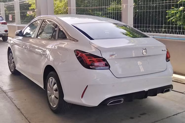 Theo tiết lộ từ một số đại lý, xe sẽ được nhập khẩu Thái Lan và mức giá xe MG5 STD 2022 tầm 515 triệu đồng, tức tương đương với các mẫu xe nằm ở phân khúc dưới như Mazda 2 (từ 479 triệu đồng), Toyota Vios (từ 508 triệu đồng) hay Honda City (từ 529 triệu đồng).