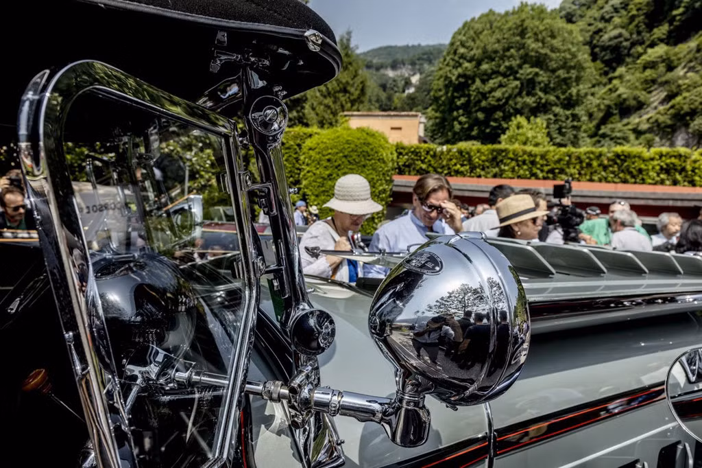 Một chiếc Cadillac V-16 đời 1930. Model này là mẫu xe V-16 đầu tiên được sản xuất tại Mỹ, đồng thời cũng là mẫu cao cấp nhất thời điểm đó.