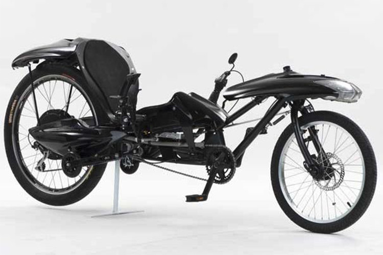 Có tên gọi xe đạp JoystickBike, chiếc xe độc đáo này sẽ giúp cho người dùng có thể điều khiển nó bằng cách di chuyển cần chơi game (joystick) thay vì tay lái truyền thống trên các mẫu xe ddang bán ra trên thị trường. 