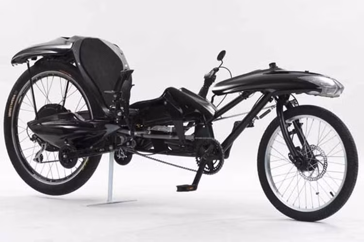 Có tên gọi xe đạp JoystickBike, chiếc xe độc đáo này sẽ giúp cho người dùng có thể điều khiển nó bằng cách di chuyển cần chơi game (joystick) thay vì tay lái truyền thống trên các mẫu xe ddang bán ra trên thị trường. 