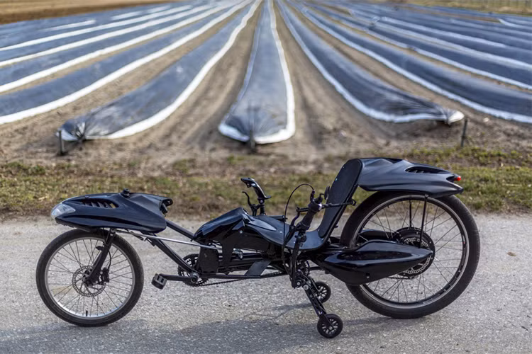 “Kể từ đó, mọi thứ được tiến hành rất nhanh: Báo chí thế giới quan tâm, các sự kiện triển lãm, đơn đặt hàng từ các thị trường tiềm năng. Dự án này được công bố và vài chiếc JoystickBike đã được sản xuất”, Yvan cho hay.