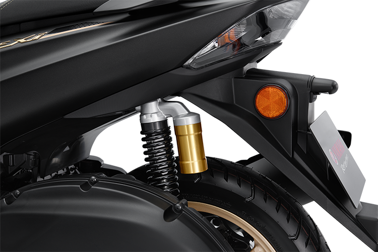 Sở hữu vẻ ngoài hầm hố nhưng Yamaha LEXi LX 155 2024 vẫn linh hoạt và dễ dàng di chuyển trong đô thị. Phần hông và ghế ngồi được thiết kế để tạo tư thế thoải mái cho người lái.