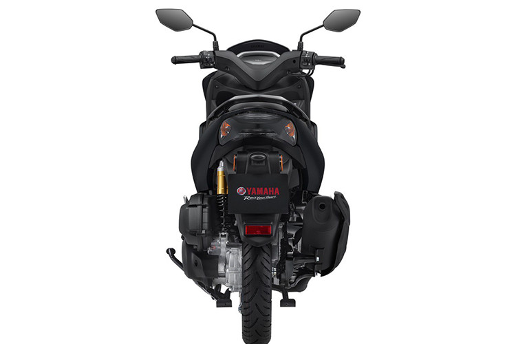 Hệ thống van biến thiên VVA không chỉ giúp xe bứt tốc mạnh mẽ và mượt mà hơn, mà còn đảm bảo tiết kiệm nhiên liệu. Nắp máy được sửa đổi để gia tăng công suất lọc không khí, giúp duy trì nhiệt độ và công suất ổn định.