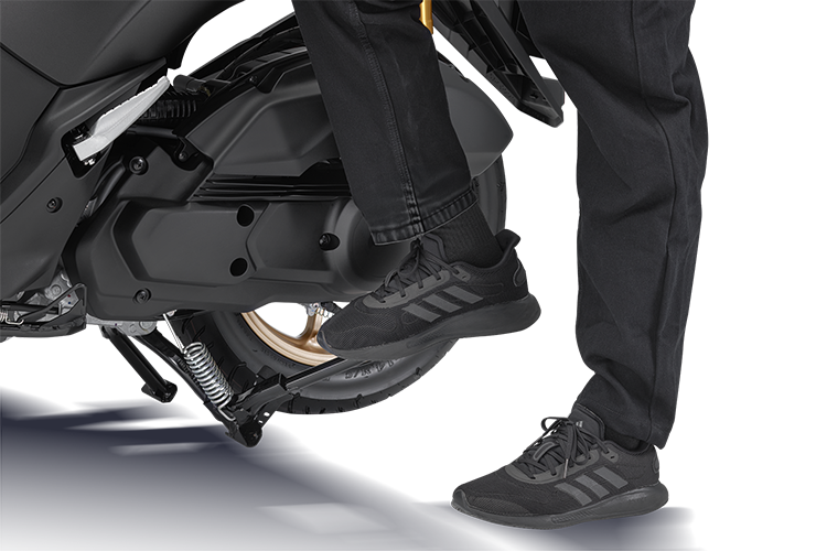 Yamaha LEXi LX 155 2024 sử dụng động cơ Blue Core 155cc VVA 4 thì, làm mát bằng chất lỏng, động cơ này chia sẻ piston với "người anh em" là mẫu xe thể thao YZF-R15, giúp cải thiện hiệu suất.