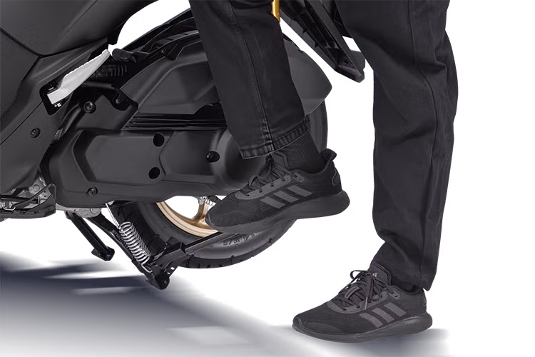 Yamaha LEXi LX 155 2024 sử dụng động cơ Blue Core 155cc VVA 4 thì, làm mát bằng chất lỏng, động cơ này chia sẻ piston với "người anh em" là mẫu xe thể thao YZF-R15, giúp cải thiện hiệu suất.