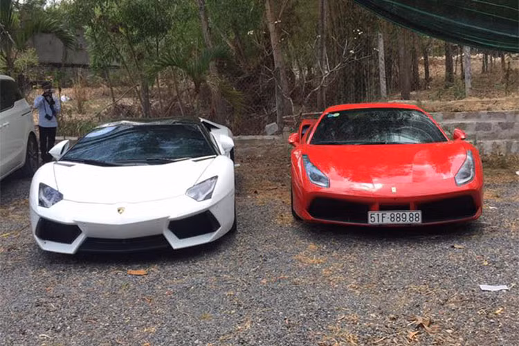 Siêu xe Ferrari 488 GTB của Tuấn Hưng trước đó cũng được các đại gia đình đám lựa chọn bổ sung cho bộ sưu tập của mình như Cường "Đô-la", đại gia Minh "Nhựa", em trai thiếu gia Phan Thành... Trước đó, ca sĩ Tuấn Hưng cũng được biết đến là một tay chơi xe có tiếng khi từng sở hữu vài mẫu xe đắt tiền như BMW X6, Range Rover Evoque, Mercedes-Benz S400, Mercedes-Benz C300 AMG hay Mercedes-Benz C200.