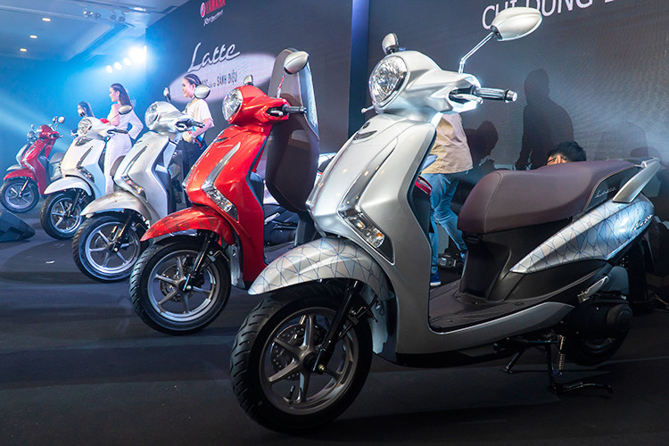 Yamaha Latte 125 hoàn toàn mới tại Việt Nam sẽ được trang bị khối động cơ Blue Core 125 phân khối, phun xăng điện tử FI, sản sinh công suất tối đa 8,3 mã lực tại vòng tua máy 6.500 vòng/phút, mô men xoắn cực đại 9,7 Nm tại vòng tua máy 5.000 vòng/phút.