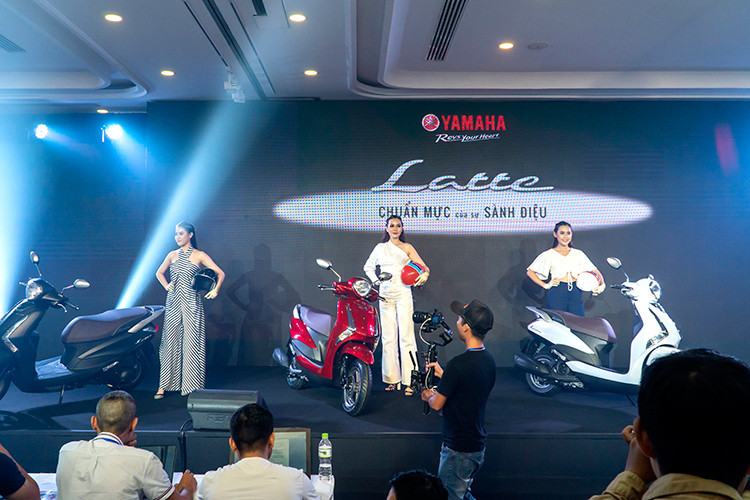 Công ty Yamaha Motor Việt Nam vừa chính thức giới thiệu mẫu xe ga Yamaha Latte 125 hoàn toàn mới. Mẫu xe được thiết kế với kiểu dáng hiện đại cùng nhiều tiện ích thông minh, đáp ứng nhu cầu sử dụng của nhóm khách hàng là nữ giới, đặc biệt là phụ nữ có gia đình.