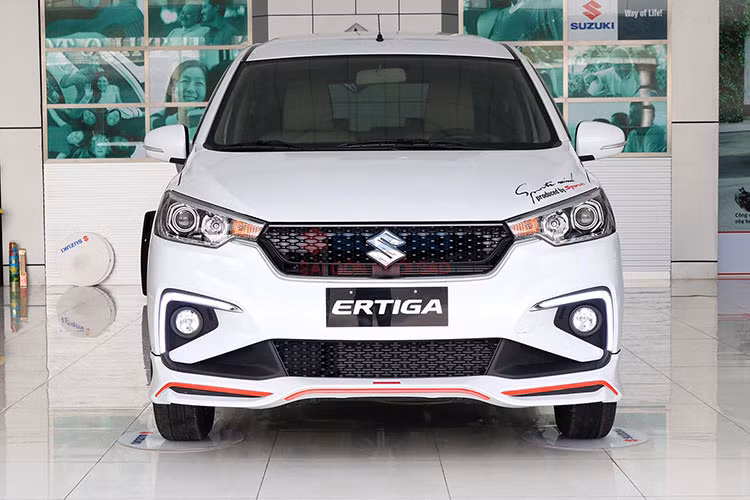 Suzuki Ertiga chốt cuối bảng với 114 xe giao đến tay khách hàng, giảm 16 xe so với tháng trước. Cộng dồn doanh số từ đầu năm đến nay đạt Lũy kế 11 tháng đầu năm đạt 1.198 xe Suzuki Ertiga. Hiện tại, Suzuki Ertiga cung cấp cho khách Việt 2 phiên bản với mức giá khởi điểm chưa đến 500 triệu đồng kèm ưu đãi hấp dẫn từ đại lý.