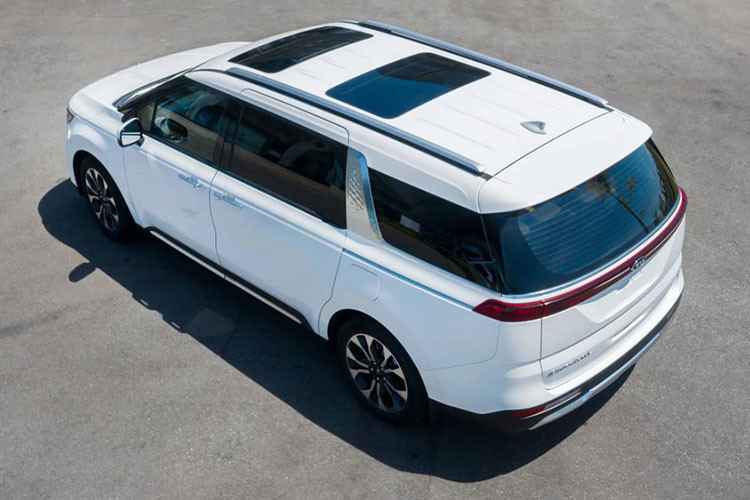 Có lẽ việc xe KIA Carnival 2022 mới được giới thiệu ra thị trường vào đầu tháng 10/2021 đã tạo nên sức hút lớn, giúp mẫu xe này đạt được doanh số ấn tượng. Kia Carnival được phân phối dưới dạng xe lắp ráp trong nước, giá dao động từ 1.199 - 1.839 tỷ đồng. Ngoài ra, khách mua xe trong tháng 12 sẽ tiết kiệm từ 60 - 110 triệu đồng tiền nộp lệ phí trước bạ.