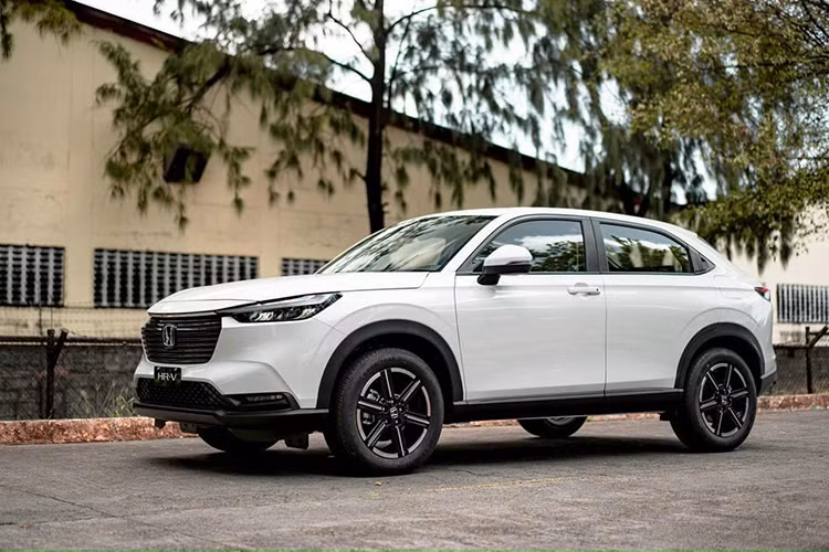 Honda HR-V với 964 xe "chốt đơn" thành công, tăng tới 66,8% so với kết quả 578 xe của tháng liền trước. Sức tăng trưởng mạnh mẽ đã giúp HR-V trở lại đường đua top xe bán chạy với vị trí số 10. Không có bất kỳ mẫu xe lắp ráp trong nước nào góp mặt vào top 10 bán chạy ghi nhận tăng trưởng doanh số trong tháng cuối năm 2024.