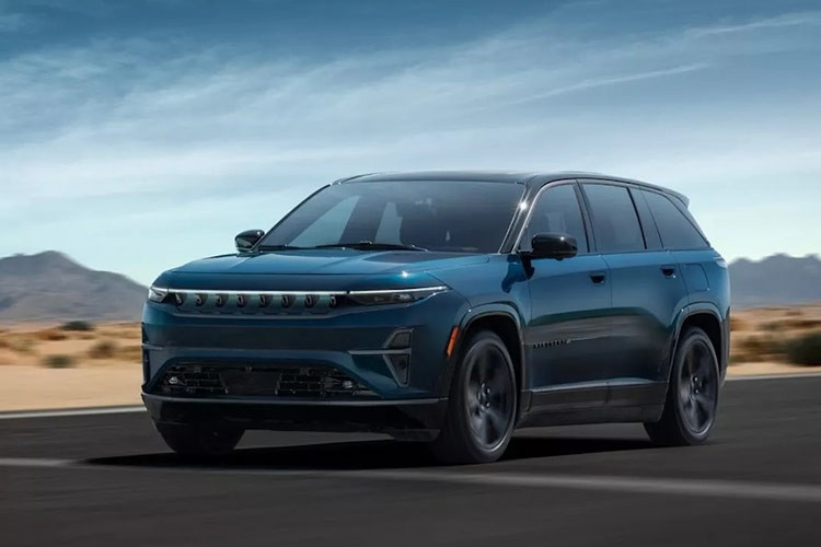 Mức giá của Jeep Wagoneer S chạy điện đắt hơn mức 51.490 USD của Tesla Model Y Performance hàng đầu, cũng như 69.800 USD khởi điểm của VinFast VF 9. Tuy nhiên là xe điện, nó sẽ còn được trợ giá bởi Đạo luật giảm phát thải của Chính phủ Mỹ. Xe sẽ bán ra tại Mỹ và Canada vào mùa thu năm 2024, sau đó bắt đầu giao hàng toàn cầu.