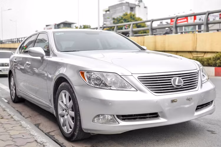 Co nen mua oto chay 15 nam van dung tot tren san xe cu?-Hinh-4