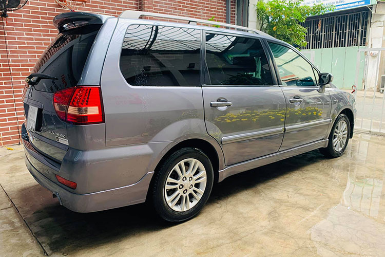 Có thể xem mẫu xe MPV Mitsubishi Savrin là một phiên bản khác của Grandis, chỉ sản xuất tại Đài Loan và trải qua 2 thế hệ. Thế hệ đầu tiên từ năm 2001 - 2004, thế hệ thứ 2 kéo dài từ 2004 cho đến năm 2014 dừng sản xuất. Mitsubishi Savrin là mẫu xe khá đặc biệt khi nó không được sản xuất ở nơi nào khác ngoài Đài Loan.