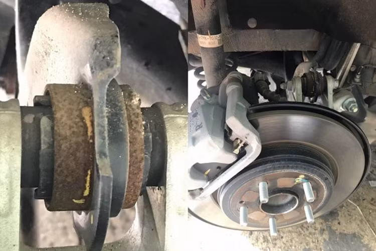 Hiện tượng rỉ sét trên xe Honda CR-V 2018 từng xảy ra tại thị trường Hàn Quốc vào cuối năm 2017. Thời điểm đó, phía Honda Hàn Quốc đã chính thức đưa ra lời xin lỗi với khách hàng về những rỉ sét xuất hiện trên loạt xe CR-V mới. Tuy nhiên vấn đề này không được Honda Việt Nam bảo hành và Cục Đăng kiểm Việt Nam cho rằng: “Hiện tượng rỉ sét xuất hiện trên mẫu xe Honda CR-V 2018 chỉ sau vài tháng sử dụng chỉ ảnh hưởng về mặt thẩm mỹ”.