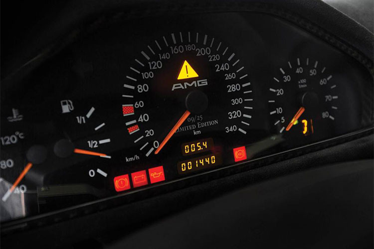 Mercedes-Benz CLK GTR là phiên bản thương mại của mẫu xe đua cùng tên đã tham dự vào giải đua danh giá FIA GT Championship vào năm 1997. Thời điểm đó, ban tổ chức giải đã yêu cầu các hãng xe đua phải tạo ra những chiếc xe phiên bản đường phố, để đến ngày hôm nay, giá bán của các siêu xe này vượt xa những mẫu siêu xe đình đám hiện đại.