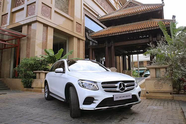 Bên cạnh những mẫu sedan đẳng cấp, dòng xe thể thao đa dụng (SUV) hạng sang của Mercedes-Benz như GLC cũng đã và đang từng bước chinh phục các đối tác khách sạn và khu nghỉ dưỡng 5 sao trên cả nước.