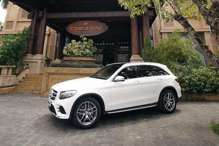 Với chiều dài cơ sở lên đến 2.873 mm, chiếc SUV cỡ trung này có đủ không gian rộng rãi cho cả 5 hành khách cùng vô số hành lý đi kèm. Hệ thống âm thanh vòm Burmester® 13 loa, công suất 590 watt sẽ chiều lòng những du khách yêu thích audiophile.