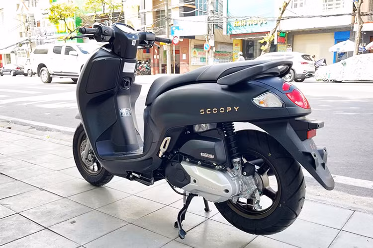 Xe được trang bị động cơ 109,5cc, xi-lanh đơn, SOHC, 4 thì, 2 van, làm mát bằng gió. Khối động cơ này sản sinh công suất tối đa 8,8 mã lực tại 7.500 vòng/phút và mô-men xoắn cực đại 9,2 Nm tại 6.000 vòng/phút, ngang ngửa với Honda Vision.