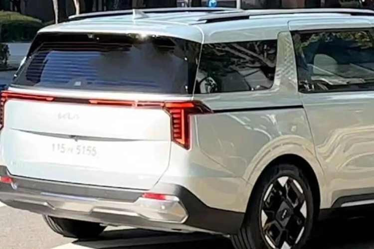 Kia Carnival 2024 lo dien hoan toan tren pho, ngay ra mat can ke-Hinh-2