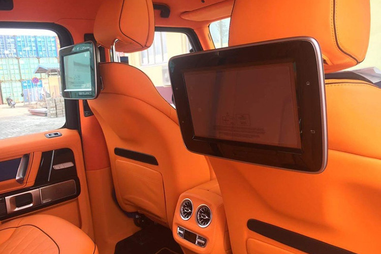 Ở dạng nguyên bản, Mercedes-AMG G63 được trang bị động cơ tăng áp kép V8 4.0L sản sinh công suất 577 mã lực và 850Nm mô-men xoắn cực đại ở dạng nguyên bản. Nhưng khi được độ "full gói G800 Brabus" thì khối động cơ trên G63 sẽ được tinh chỉnh mạnh mẽ hơn.