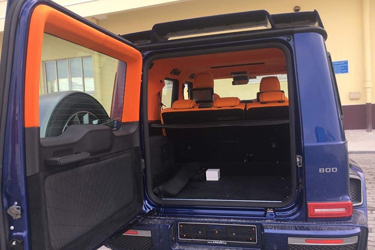 Cụ thể, Mercedes-AMG G63 Brabus 800 sở hữu khối động cơ V8, dung tích 4.0 lít, tăng áp kép cũng được "thông nòng" nhằm giúp xe có công suất tối đa tăng thêm 212 mã lực, lên mức 789 "con ngựa" tại vòng tua máy 6.600 vòng/phút và mô-men xoắn cực đại đạt mức 1.000 Nm, tăng 150 Nm tại vòng tua máy 3.600 vòng/phút.