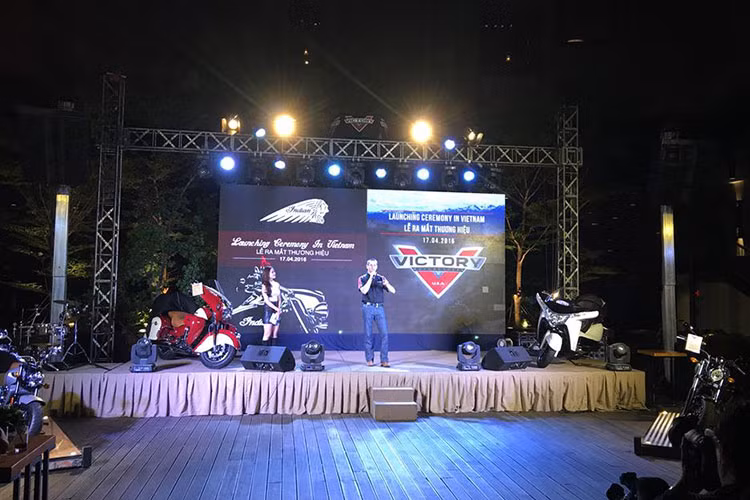 Sau khi khai trương showroom đầu tiên và tham gia Triển lãm xe máy Việt Nam 2016, tối qua 17/4 hai thương hiệu môtô đến từ đất nước Mỹ là Indian và Victory Motorcycles đã chính thức tổ chức lễ ra mắt tại thị trường Việt Nam.