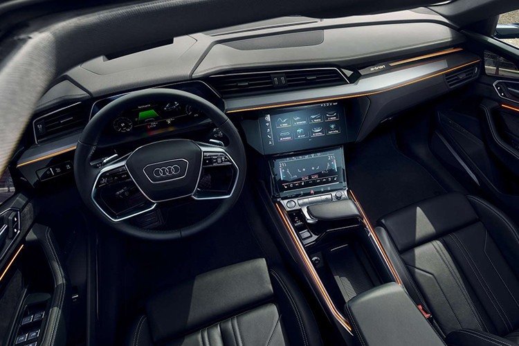 Rõ ràng, phiên bản e-tron nhập môn sắp tới sẽ có giá mềm hơn mẫu hiện tại, nhưng không rõ các khách hàng sẽ tiết kiệm được bao nhiêu và liệu có xứng đáng để chi tiền ra mua một chiếc xe ôtô Audi chạy điện hay không.