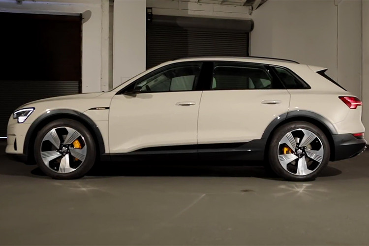 Thông tin được đưa ra bởi tạp chí đình đám Top Gear không thực chi tiết, nhưng nói rằng phiên bản tiêu chuẩn sẽ đến vào năm sau. Người mua mong đợi phiên bản hiệu suất cao sẽ phải chờ lâu hơn bởi ít nhất tới đầu năm 2020 mẫu xe sang điện Audi e-tron mới có cơ hội ra mắt.