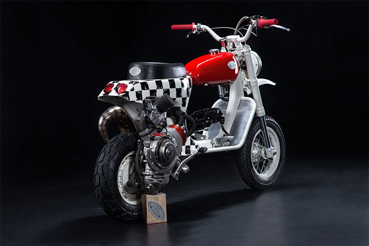 Bộ chế hòa khí từ xe hơi Keihin và “thở” ra thông qua một ống xả SIP cũng được trang bị, đi kèm với đó là ống xả mới phục vụ hai mục đích, giúp tăng chiều cao đi xe và tạo ra một sự cân bằng thị giác giữa bên phải và bên trái của chiếc xe.