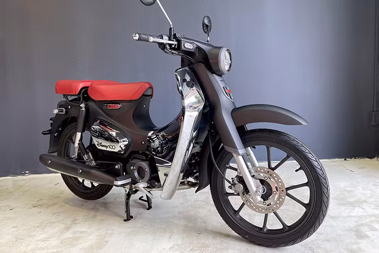 Vào năm 2023, hãng xe Nhật Bản đã tung ra Honda Super Cub C125 Disney Limited Edition đặc biệt nhân dịp kỷ niệm 100 năm thành lập Walt Disney. Phiên bản này chỉ sản xuất 100 chiếc trên toàn cầu, mỗi xe đều có số thứ tự riêng biệt. 