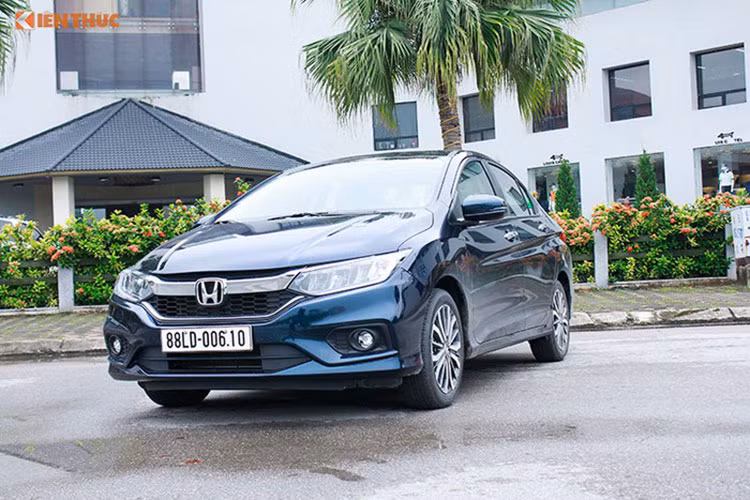 Cái tên đứng ở vị trí cuối cùng trong bảng xếp hạng xe ôtô bán chạy nhất là Honda City. Kết thúc tháng 3/2019, mẫu xe này bán được 1.022 chiếc. Hiện tại, Honda City phân phối ra thị trường với 2 phiên bản: City 1.5 giá 559 triệu đồng và và City 1.5 TOP giá 599 triệu đồng.