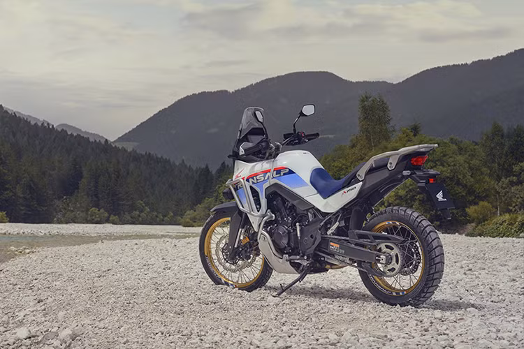 Honda Viet Nam ra mat loat moto phan khoi lon cho nam 2025-Hinh-7