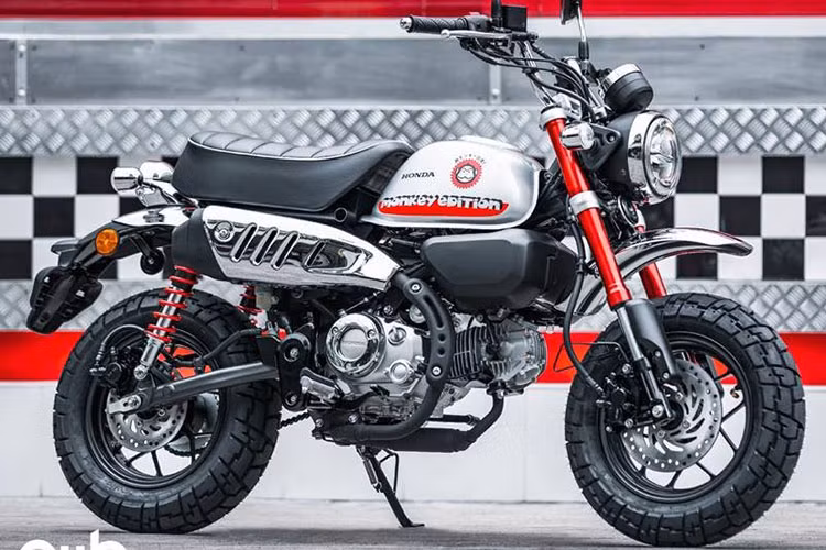 Theo công bố, giá xe Honda Monkey Johney Red Edition phiên bản màu đặc biệt sẽ được bán ra giới hạn với mức khoảng gần 80 triệu đồng tại Nhật Bản và các quốc gia có showroom Cub House từ tháng 7/2021 này. 
