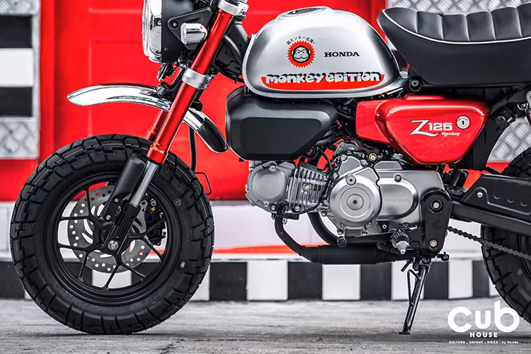 Thiết kế đặc biệt này được đưa lên Honda Monkey 2022 nhưng cũng không làm thay đổi kiểu dáng nguyên bản cũng như sức mạnh động cơ của chiếc xe côn tay cỡ nhỏ cá tính này.