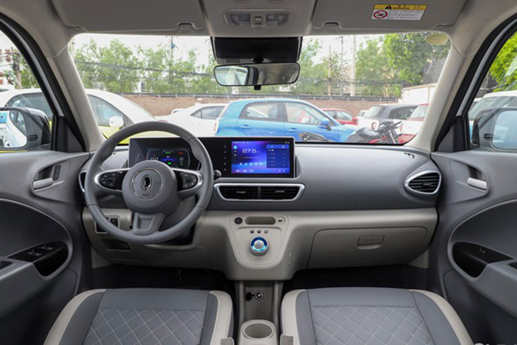 Xe ôtô điện Ora White Cat có kiểu dáng khá giống phong cách của các mẫu xe Kei-Car của Nhật Bản, thiết kế hình hộp nên tạo ra không gian nội thất rộng rãi nhưng vẫn nhỏ gọn để di chuyển linh hoạt trong đô thị.