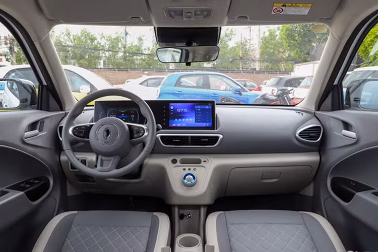 Xe ôtô điện Ora White Cat có kiểu dáng khá giống phong cách của các mẫu xe Kei-Car của Nhật Bản, thiết kế hình hộp nên tạo ra không gian nội thất rộng rãi nhưng vẫn nhỏ gọn để di chuyển linh hoạt trong đô thị.