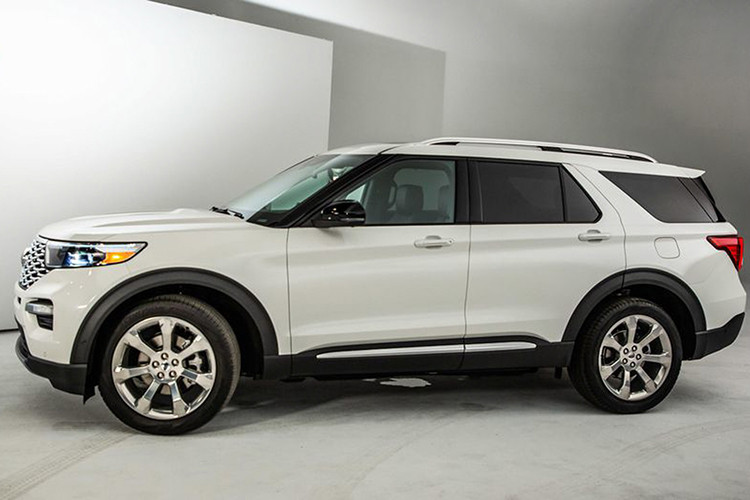 Việc hãng xe Mỹ ứng dụng khung gầm mới cho mẫu xe SUV Ford Explorer 2020 giúp giảm trọng lượng xe xuống 1.970 kg – thấp hơn 50 kg so với người tiền nhiệm. Trọng lượng kéo tối đa của chiếc xe đạt 2.540 kg.