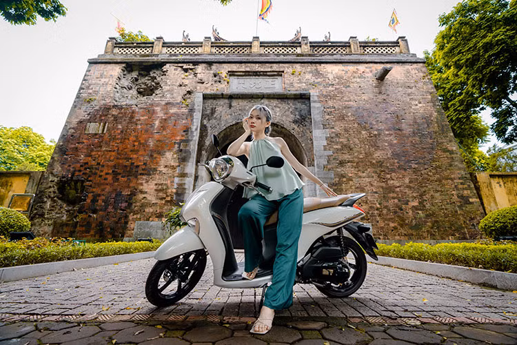 Ngam Yamaha Janus cung Ly Pham hoa minh vao mua thu Ha Noi-Hinh-5