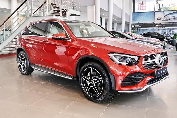 Đối với showbiz Việt, Mercedes-Benz GLC là sự lựa chọn được nhiều người nổi tiếng hướng tới. Trước diễn viên Bảo Thanh gần đây nhất có cầu thủ bóng đá Quang Hải cũng chọn mua Mercedes-Benz GLC 300 4Matic 2020 và trước đó là một loạt cái tên như cầu thủ Duy Mạnh, cầu thủ Bùi Tiến Dũng, Thủy Top, Hoàng Yến Chibi,…