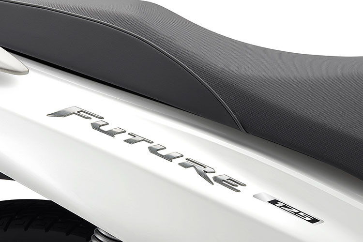 Bên cạnh những thay đổi hấp dẫn trên mẫu xe số phổ thông phiên bản mới này, Honda vẫn duy trì những ưu điểm vượt trội về thiết kế cho Future FI 125cc. Ở thiết kế phía trước như; vị trí ngồi thoải mái, tay lái cao, ổ khoá từ thiết kế đa nhiệm, an toàn hơn so với các đối thủ cùng phân khúc trên thị trường xe máy Việt.