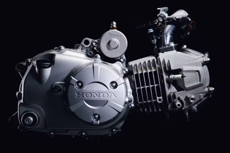 Mẫu xe máy Honda Future FI 125cc vẫn sẽ tiếp tục sở hữu động cơ 125cc truyền thống của mình bằng việc được cải tiến với Hệ thống phun xăng điện tử (PGM-FI) và hệ thống trung hòa khí thải tiên tiến tri-meta đáp ứng nghiêm ngặt tiêu chuẩn khí thải Euro 3.