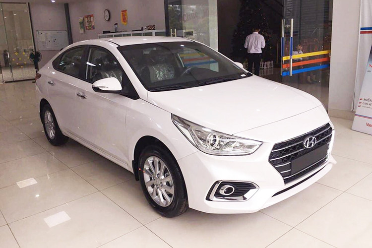 Trong tháng 7/2019 vừa qua, Hyundai Accent bán được 1.623 xe, tăng hơn 200 chiếc so với tháng 6 trước đó. Doanh số cộng dồn trong 7 tháng đầu năm của Accent ở mức 10.408 xe được giao khách hàng. Hiện tại, Thành Công Motor đã tiến hành bổ sung ăng-ten vây cá mập và cửa gió điều hòa hàng ghế sau, do đó Hyundai Accent hiện đang có mức giá niêm yết tăng nhẹ dao động từ 426,1 đến 547,1 triệu đồng.