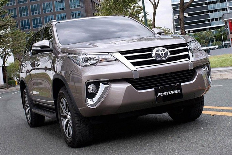 Biến mất khỏi danh sách 10 ôtô bán chạy trong tháng 6/2019, tuy nhiên Toyota Fortuner đã quay trở lại với doanh số đạt 1.191 chiếc, đây là mẫu xe vẫn đang thống trị hoàn toàn phân khúc SUV 7 chỗ tại Việt Nam. Tính chung đến thời điểm này, Toyota Fortuner có lượng xe tiêu thụ ở mức 6.642 chiếc đến tay người tiêu dùng.