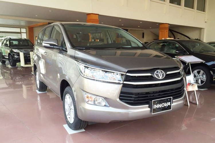 Toyota Innova đã quay trở lại dẫn đầu phân khúc xe hơi đa dụng tại Việt Nam với doanh số 1.043 chiếc trong tháng 7/2019. Cộng dồn từ đầu năm, lượng xe Innova bán ra đạt 7.092 chiếc. Hiện tại, phân khúc MPV của Toyota Innova đón nhận thêm khá nhiều đối thủ như Mitsubishi Xpander, Suzuki Ertiga,.. và sắp tới đây là Nissan Grand Livina.