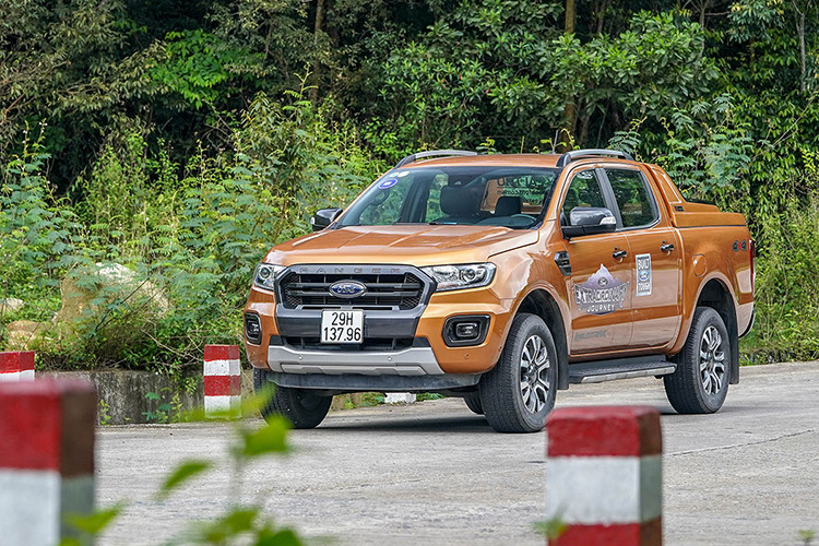 Ford Ranger kể từ khi đủ nguồn hàng đã liên tiếp nằm trong Top 10 xe hút khách nhất trong tháng 7/2019 với doanh số đạt 1.286 xe, tính chung đến thời điểm này có tới 6.784 chiếc được bán ra. Doanh số trên cho thấy, Ranger vẫn không có đối thủ trong phân khúc xe bán tải tại Việt Nam.
